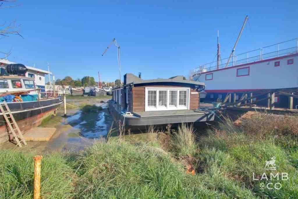 Toosey Lass - St Osyth Creek Saint Osyth المظهر الخارجي الصورة