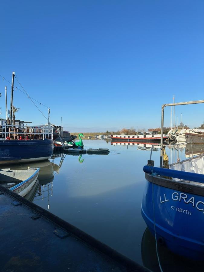Toosey Lass - St Osyth Creek Saint Osyth المظهر الخارجي الصورة